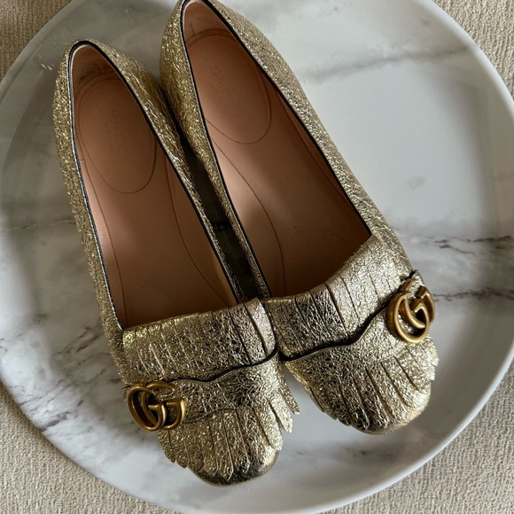 Gucci Marmont Gold Leather Fringe Double G Logo Flat Metallic Shoe Size 39.5 - Picture 1 of 4